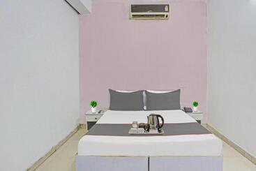 فندق Flagship Imperial Residency Near Dashrath Puri Metro Station