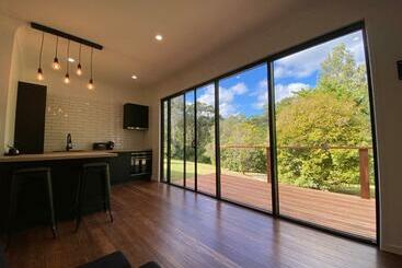 펜션 Kosmo’s Studio: City Style In A Retreat Setting!