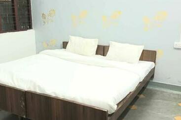 ホテル Spot On 91567  Amoli Heights