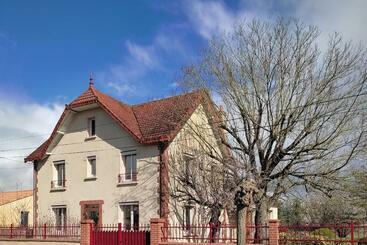 צימר La Clastille   35mn Du Puy Du F, 20mn De Cholet, 30mn D Angers