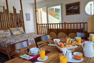 Chambres D Hôtes B&b La Bergeronnette Avec Piscine Couverte Chauffée