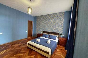 پانسیون Guesthouse Door In Sighnaghi