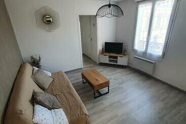 ツーリストアパートメント Appartement De La Tour