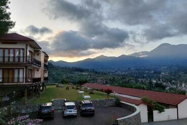 مبيت وإفطار The Eight By Villa Panorama Sanad