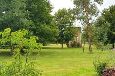 ツーリストアパートメント Charmante Maison Dans Un Parc De Près De 3ha