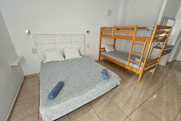 ツーリストアパートメント Everything You Need. All Right Here