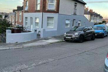 شقق خاصة سياحية H &p Accommodation