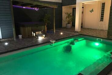 شقق خاصة سياحية Le Flamboyant Avec Piscine Chauffée 30° Et Jacuzzi