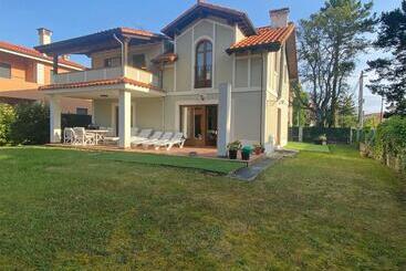 شقق خاصة سياحية Villa Carrera