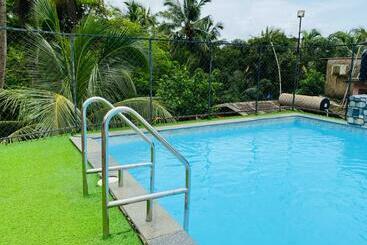 فندق صغير Sevrina Beach Inn