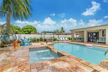 דירות לתיירים Oasis With Pool Spa Games 5br L21