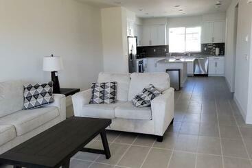 דירות לתיירים Chic 3 Level Large Kitchen Close To 5 Golf Courses