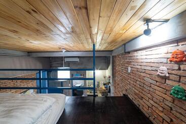 پانسیون Stay&chill   S.1: Ancient Studio Nearby Bui Vien