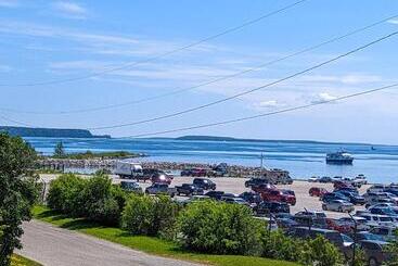 בית מלון כפרי Huron Inn