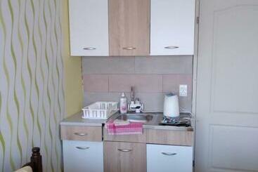 پانسیون Studije