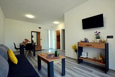 Di Mare Holiday Apartments