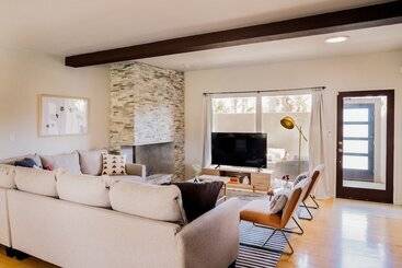 آپارتمان‌های توریست‌ها El Mirador By Avantstay Canyon Views, Large Pool, Outdoor Grill & Games! Permit#4253