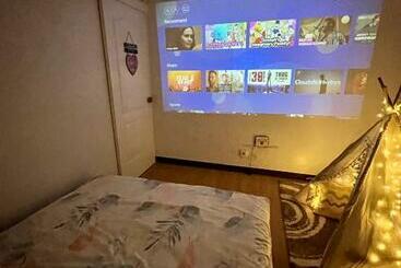 بنسيون Hampton Cinema Suite