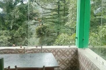 פנסיון Pine Guest House Abd Restaurant