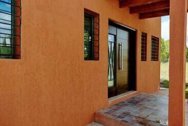 דירות לתיירים Ucoguesthouse   Casa De Huéspedes
