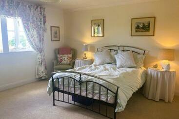مبيت وإفطار Lower Farm Cottage