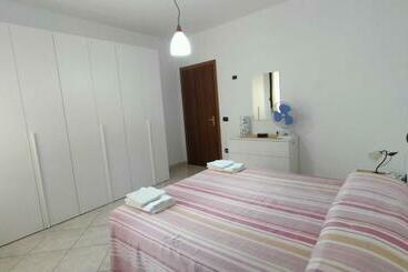 游客公寓 Casa Vacanza Laccata Con Posto Auto Gratuito