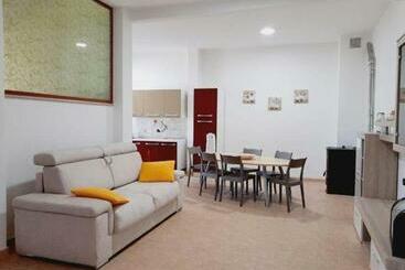 דירות לתיירים Casa Vacanze Sunshine