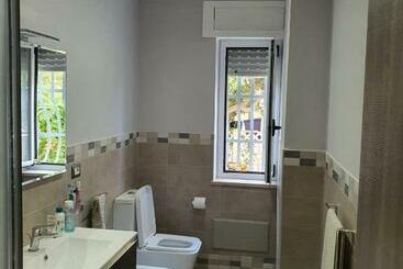 شقق خاصة سياحية Facing Cockroach