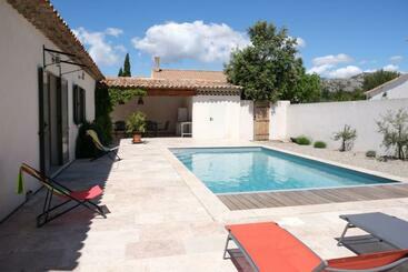 游客公寓 Charming Vacation Rental With Heated Pool At The Foot Of The Alpilles, In Aureille, Close To The Cen