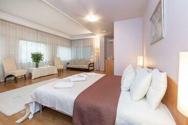 پانسیون Room In Guest Room   Valensija   Large Suite Apartment