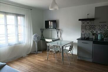 ツーリストアパートメント Studio Vue Château 100m étang, Plage Et Halles