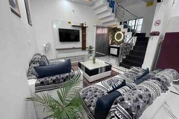 ツーリストアパートメント The Bennett