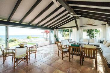 ツーリストアパートメント Villa Con Piscina Privada, Acceso Al Mar Y A/c
