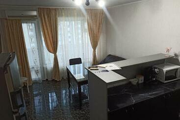 ツーリストアパートメント апартамент арена бургас 5+1 човека