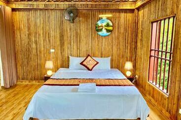 تختخواب و صبحانه Bamboo Hill Villa