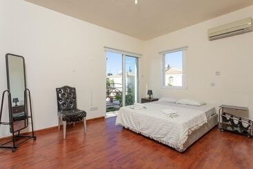 ツーリストアパートメント Villa Chryso In Paralimni