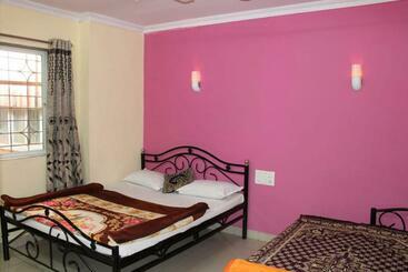 تختخواب و صبحانه Hirai Palace, Mahabaleshwar