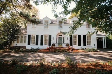 تختخواب و صبحانه The Reserve At Hot Springs