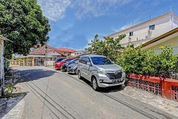 Отель Oyo 91428 Duta Stay