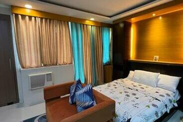 هتل آپارتمان One Palmtree Villas Airport Condo