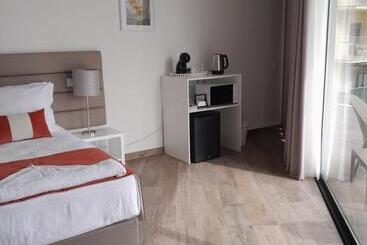 פנסיון Algarpapa Rooms