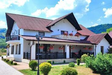 Pensiunea Sub Horiță