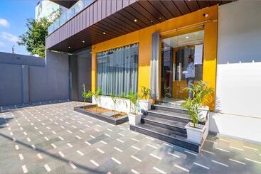 Fabhotel Premium Kashi