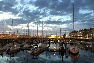 بنسيون Alojamientos Muelle De Gijón