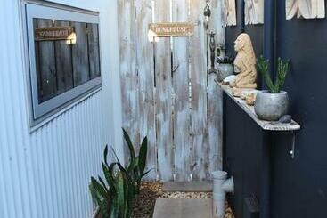 پانسیون The Bunkhouse