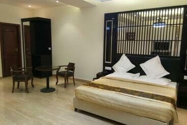בית מלון כפרי New Anand Palace