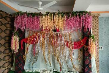 호텔 Oyo 90712  Rajkiran Palace Deoria