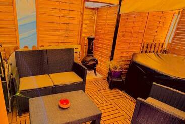 פנסיון Résidence Caenee, Le Dépaysement Naturiste En été Avec L Atypique Studio Climatisé Vintage En Sous P