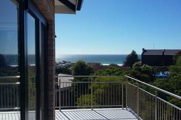 پانسیون The Lookout Deck   Near Secrets Beach
