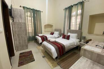 تختخواب و صبحانه Ma An Lil Hayat Boutique